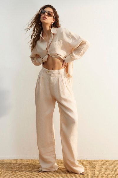 Trendyol Collection Бежови панталони с широки крачоли от 100% лен, плисирани с висока талия TWOSS23JE00294