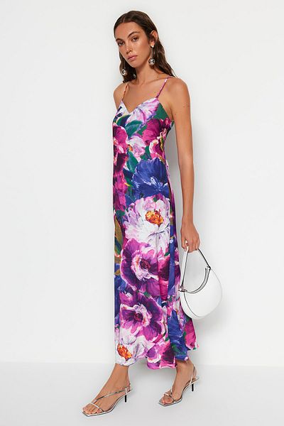 Trendyol Collection Mehrfarbiges Midikleid aus gewebtem Satin mit geradem Schnitt und Trägern und Blumendruck TWOSS23EL02416