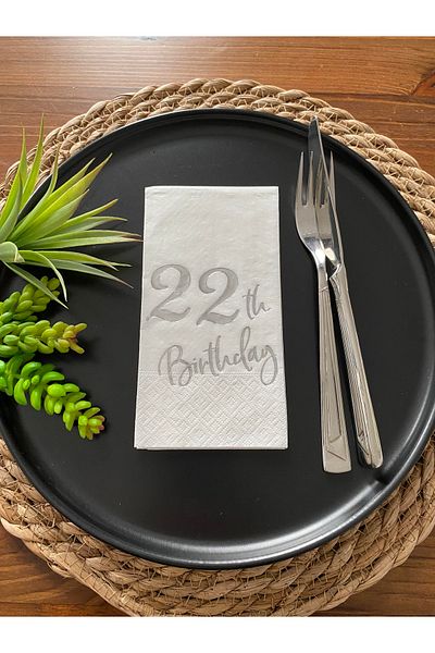 kidspartim Ασημένιο επιχρυσωμένο λευκό Twenty Two Birthday Waiter Folding Napkin 16 τεμαχίων