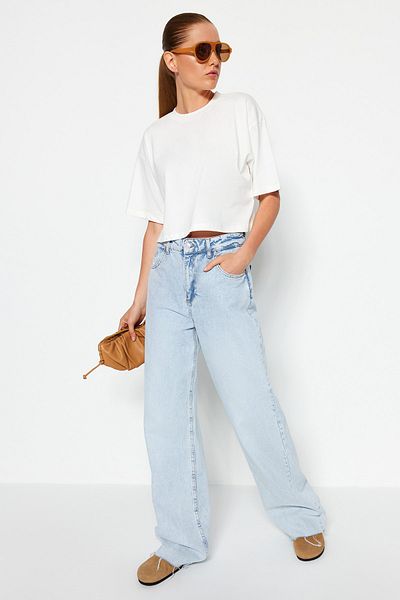 Trendyol Collection Prémiové pletené tričko Ecru Crop – 100% bavlna, TWOSS23TS00038