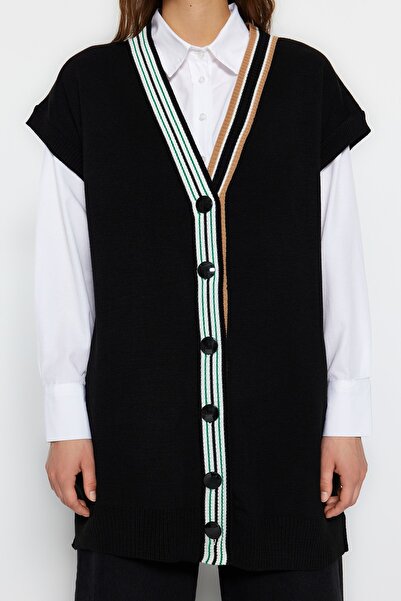 Trendyol Modest Detailný pletený sveter s čiernym golierom TCTAW22UV0002