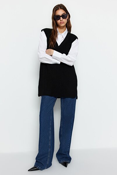 Trendyol Modest Black V-Neck Slit Knitwear Selanik Sweater TCTAW24UV00003