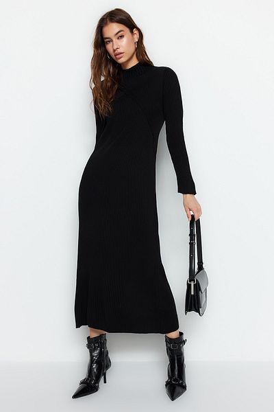 Trendyol Modest Schwarzes, zweireihiges Bolero-Strickkleid mit Details TCTAW24EB00011