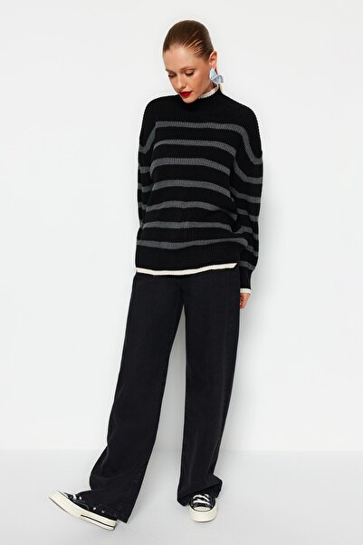 Trendyol Collection Pulover negru din tricotaje cu dungi Wide Fit TWOAW23KZ01446