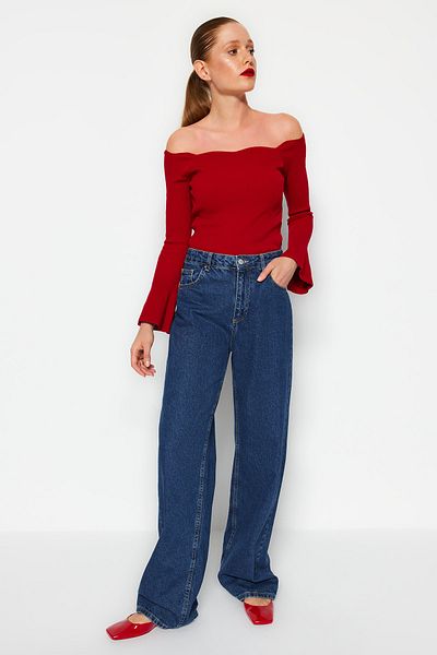 Trendyol Collection Roter Strickpullover mit Carmen-Kragen