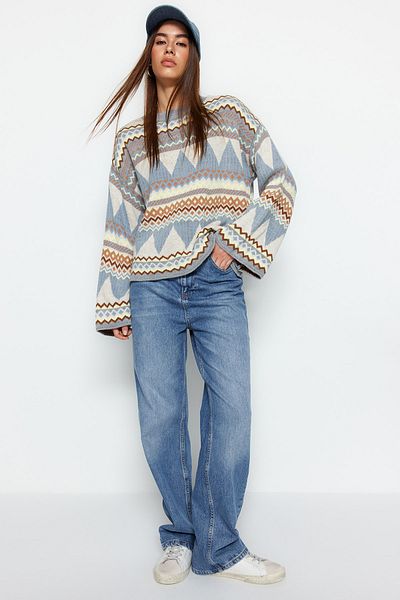 Trendyol Collection Grauer Strickpullover mit Rundhalsausschnitt und weiter Passform TWOAW21KZ0941