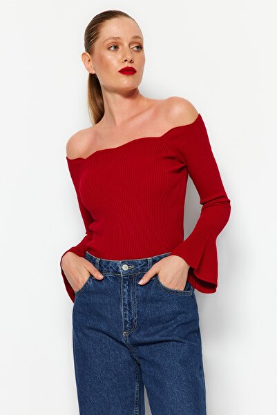 Trendyol Collection Roter Strickpullover mit Carmen-Kragen