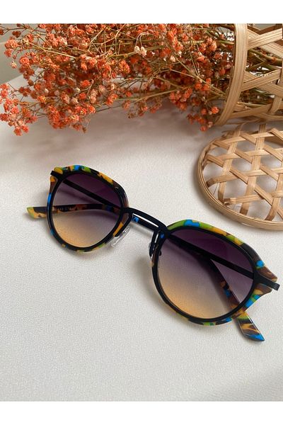 Poll Store Unisex Sunglasses - Stylish and Comfortable Design