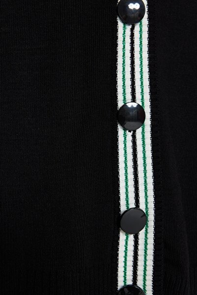 Trendyol Modest Detailný pletený sveter s čiernym golierom TCTAW22UV0002