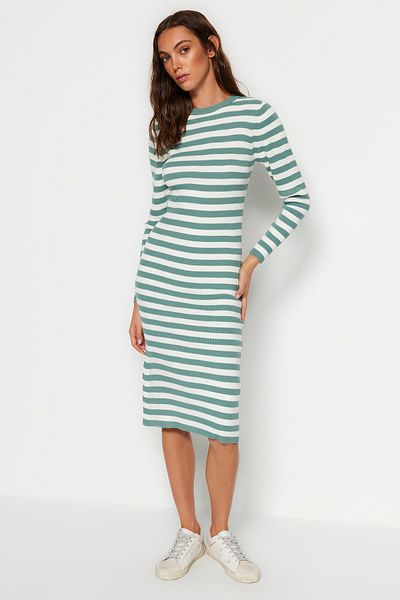 Trendyol Collection Mintgrünes Midi-Strickkleid mit Streifenmuster TWOAW23EL00018