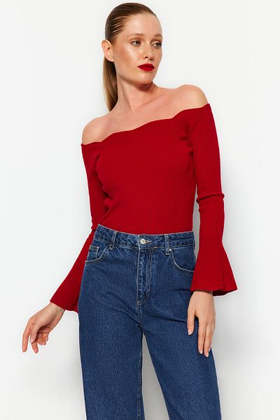 Trendyol Collection Roter Strickpullover mit Carmen-Kragen