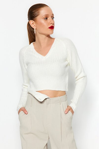 Trendyol Collection Ecru Crop Soft Textured Basic Knitwear Sweater TWOAW22KZ1453
