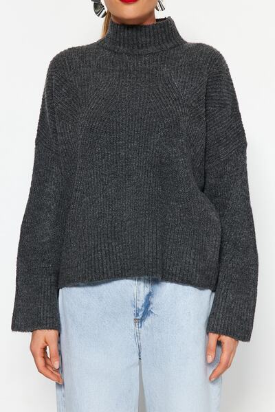 Trendyol Collection Anthrazitfarbener, weich strukturierter Basic-Strickpullover TWOAW22KZ0474