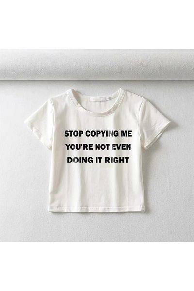 Touz zolid φορούν 'Stop Copying Me' Printed White Crop