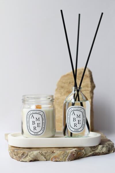 a&p (TABAK HARİÇTİR) Amber Kokulu Ahşap Fitilli Mum Ve Oda Kokusu Seti ( Altlık Hariçtir)