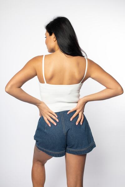 Grenj Fashion Λεπτομερής πλεκτή μπλούζα με λαιμόκοψη με λευκή καρδιά