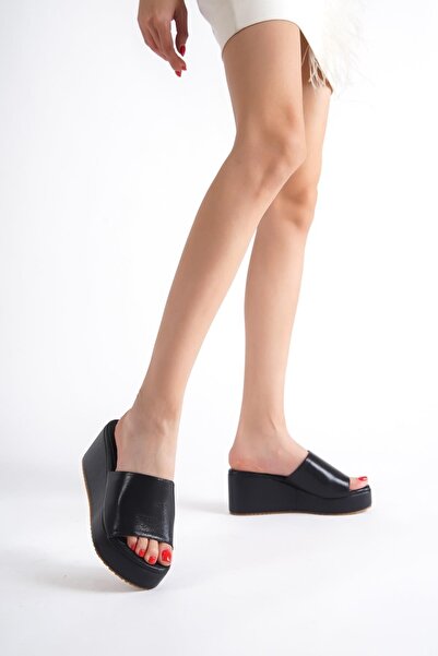 Modabuymus Papuci cu toc cu pană cu sclipici negru Queen