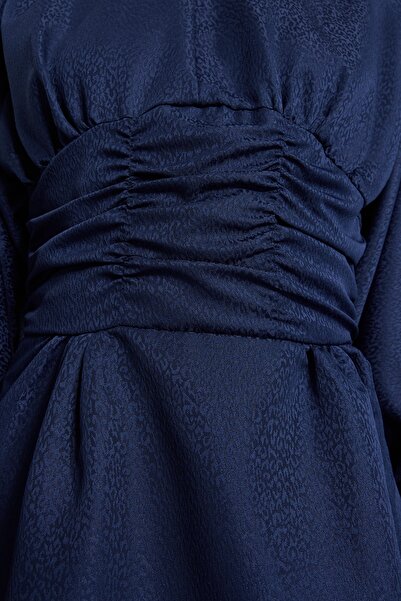 Trendyol Modest Námořnická modř s balonovými rukávy v pase s vlastním vzorem večerní šaty TCTSS23DB00017