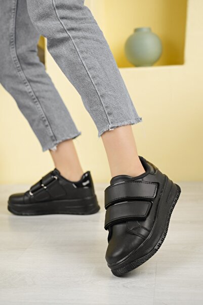 Sicilia Outdoors أحذية رياضية نسائية Strappy Sneaker
