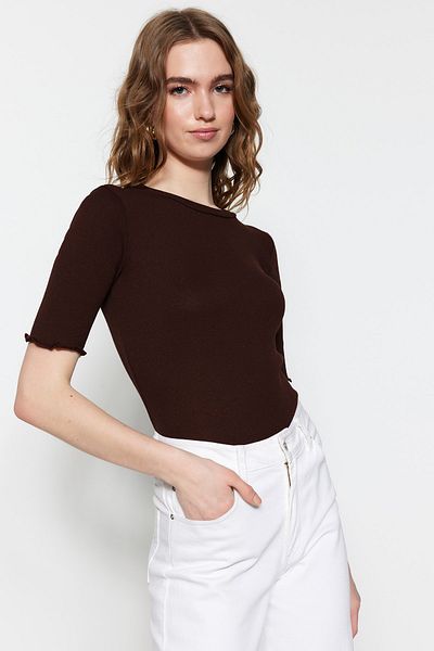Trendyol Collection Braune taillierte/taillierte Rundhals-Stretch-Strickbluse mit Kordelzug TWOSS23BZ00025