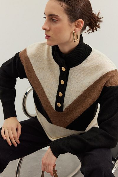 Trendyol Collection Sweter z dzianiny w bloki kolorów w kolorze czarnym - szeroki krój, kołnierz stójka Twoaw24Kz00092