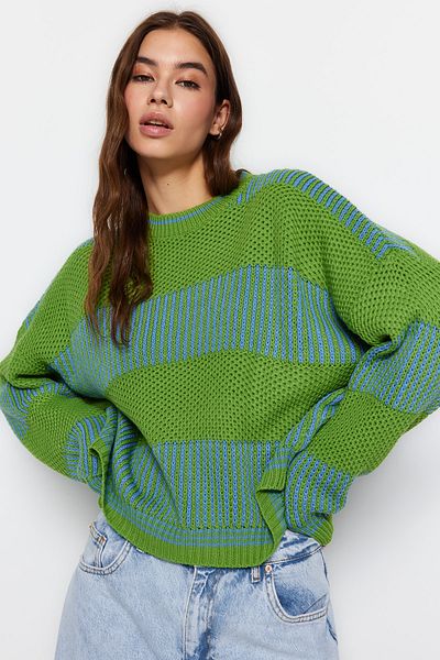 Trendyol Collection Weit geschnittener hellgrün gestreifter Strickpullover – TWOAW23KZ00012