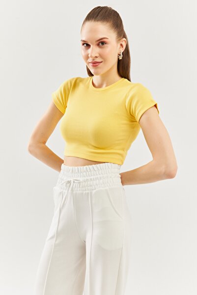 Butikgiz Bluză crop elastică, galbenă, cu mânecă scurtă, cu decolteu, 100% bu...