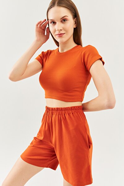 Butikgiz بلوزة قصيرة الأكمام من الطوب بأكمام قصيرة وياقة دائرية مصنوعة من الق...