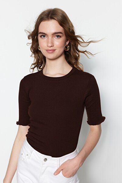 Trendyol Collection Hnědá pletená halenka se šňůrou vypasovaná/vypasovaná s výstřihem TWOSS23BZ00025