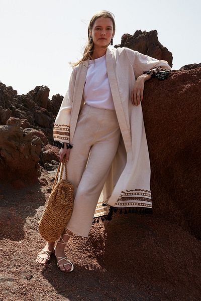 Trendyol Modest Ecrufarbene, gewebte Hose aus Baumwollmischung mit weitem Bein TCTSS23TP00038