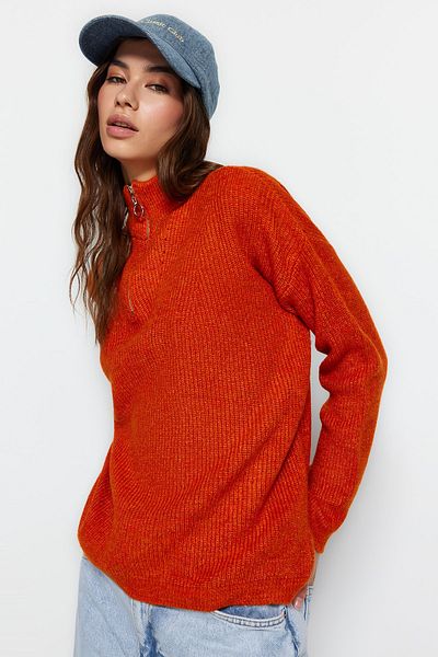 Trendyol Collection Narancssárga, puha textúrájú cipzáras kötöttáru pulóver TWOAW20XS0009