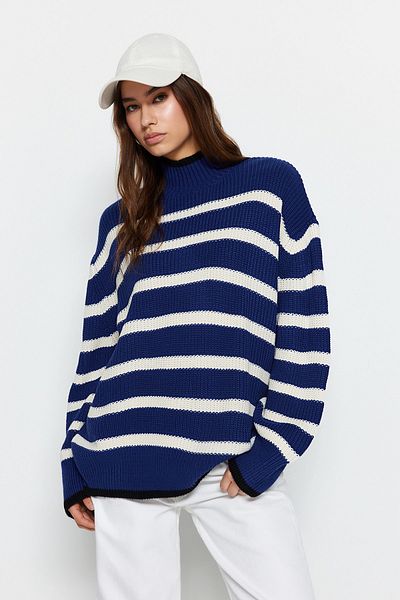 Trendyol Collection Blauer, gestreifter Strickpullover mit weiter Passform TWOAW23KZ01446