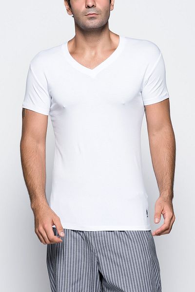 U.S. Polo Assn. قميص رياضي أبيض للرجال بأكمام قصيرة ورقبة على شكل حرف V US.E1.80081