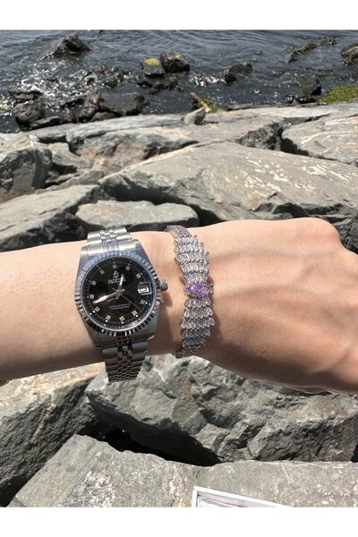 Sportive Steel Wristwatch - Design and Elegance