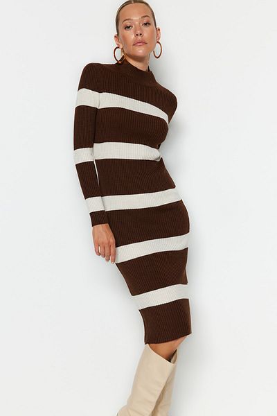 Trendyol Collection Gestreiftes Midikleid aus Strick - Braun TWOAW23EL00226