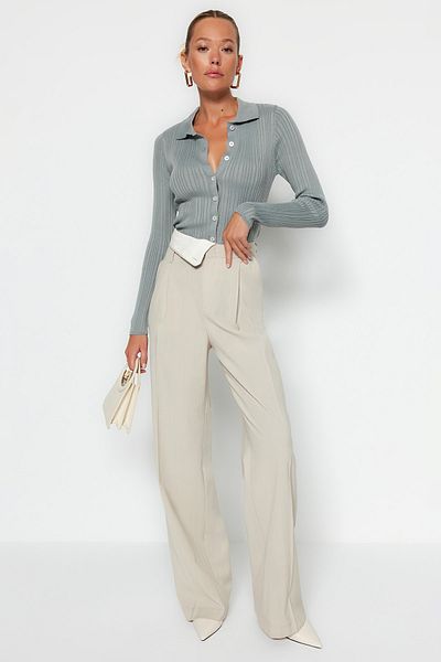 Trendyol Collection Grauer Strick-Cardigan mit geripptem Polokragen TWOAW20HI0070