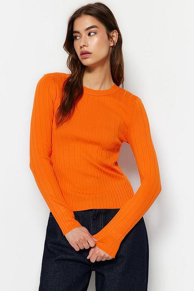 Trendyol Collection Oranžový základní pletený svetr s výstřihem TWOAW23KZ01249