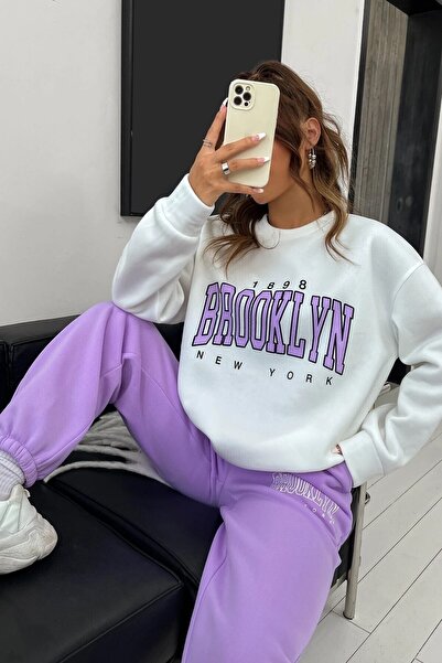 MODAGEN Γυναικείο σετ αθλητικής φόρμας με μωβ λευκό Brooklyn Print Oversize Crew Neck στο κάτω μέρος