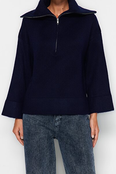 Trendyol Collection Sötétkék széles szabású, puha textúrájú cipzáras kötöttáru pulóver TWOAW23KZ00236