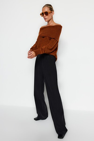 Trendyol Collection Hnědý svetr s límečkem Carmen s měkkou texturou TWOAW20KZ1519