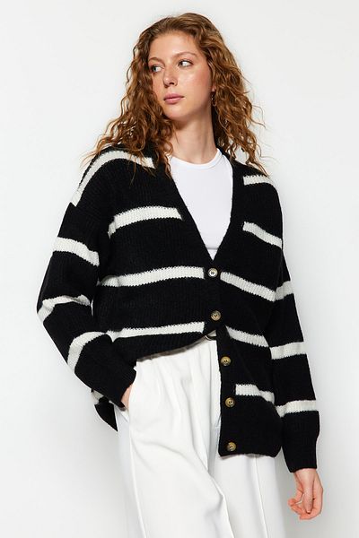 Trendyol Collection Czarny, szeroki, miękki, teksturowany sweter w paski TWOAW23HI00191