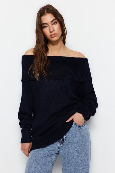 Trendyol Collection Marineblauer Strickpullover mit weicher Textur und Carmen-Kragen TWOAW20KZ1519