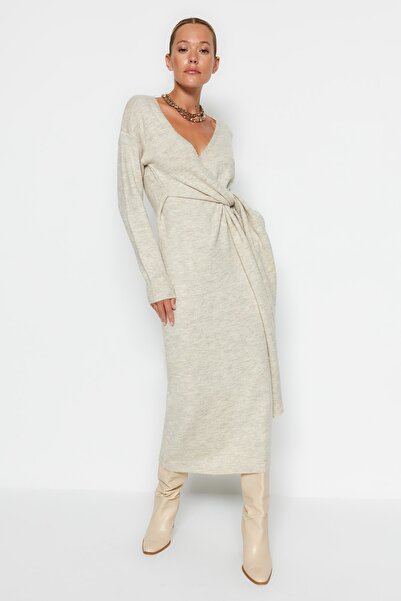 Trendyol Collection Rochie tricotată cu decolteu dublu cu lungime midi - Textura cu pietre TWOAW21EL0260