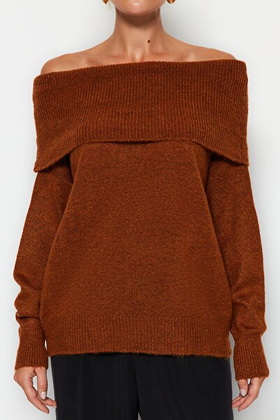 Trendyol Collection Hnědý svetr s límečkem Carmen s měkkou texturou TWOAW20KZ1519