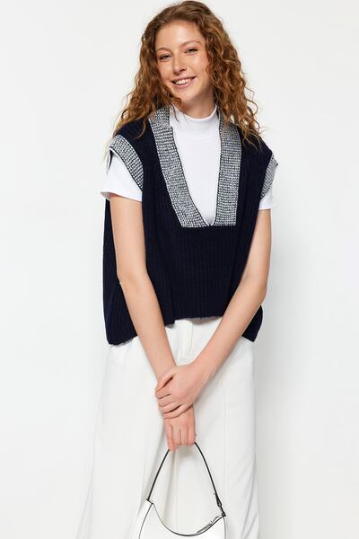 Trendyol Collection Темно-синій светр Suveter TWOAW21BZ0014 в клітинку з м'якою текстурою та широким облягаючим кроєм