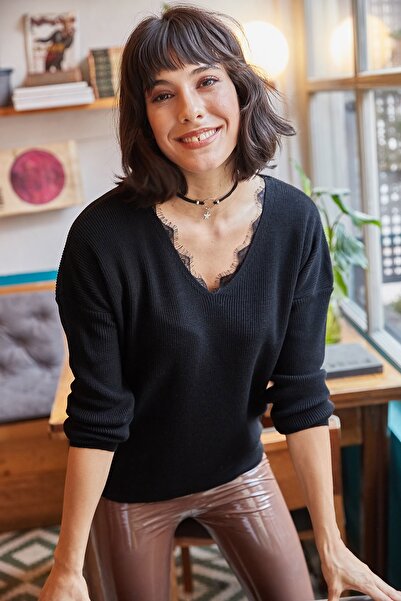 Olalook Dámský černý krajkový svetr z úpletu KZK-19000034