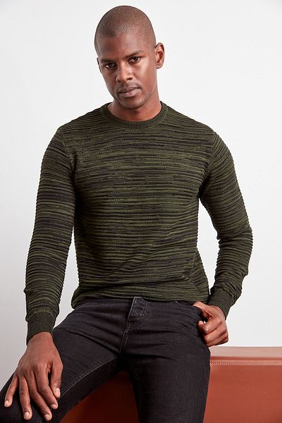 Trendyol Collection Khaki Gradient Slim Fit Strickpullover mit Rundhalsausschnitt – TMNAW20LS0008