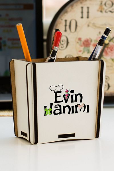 Hediyelen Lady of the House Pencil Holder