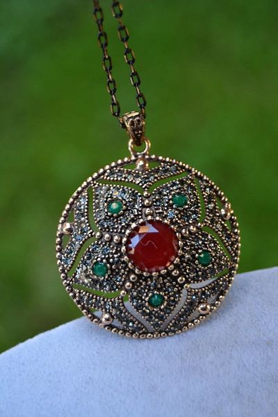 Stoneage المجوهرات الجذر الزمرد الجذر روبي جوهرة قلادة أصيلة