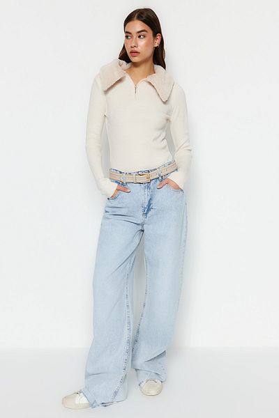 Trendyol Collection Pletený svetr Polo Collar Ecru - Umělá kožešina Detailní TWOAW24KZ00204
